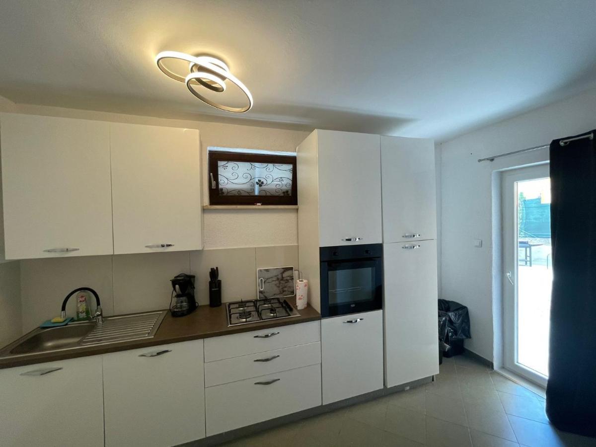 Apartments Fratelli Malinska Eksteriør billede