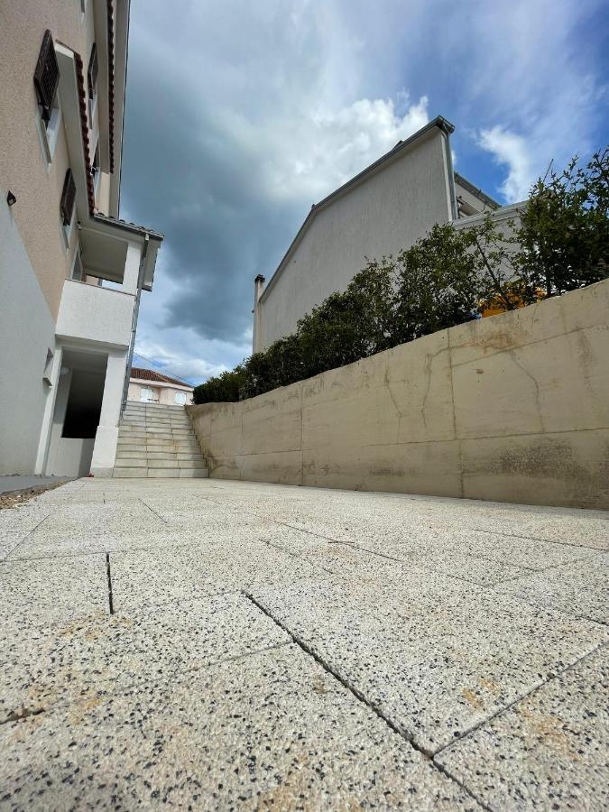 Apartments Fratelli Malinska Eksteriør billede