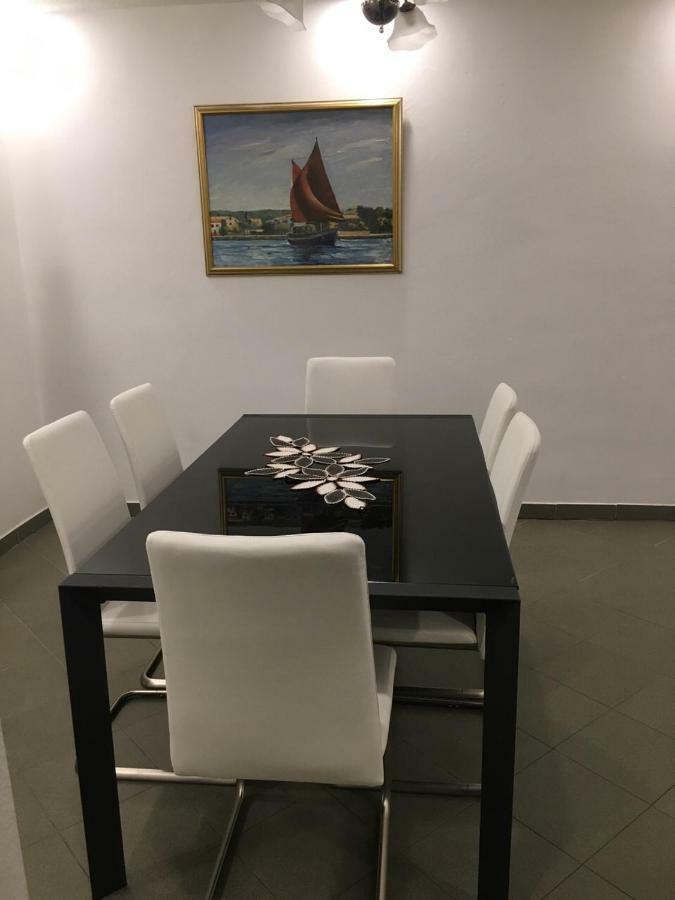 Apartments Fratelli Malinska Eksteriør billede